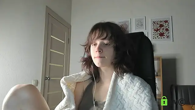 Snapshot of Alina_Mills chatting on June 2026 11:02:01 AM Alina Mills online show from June 2026 11:02:01 AM