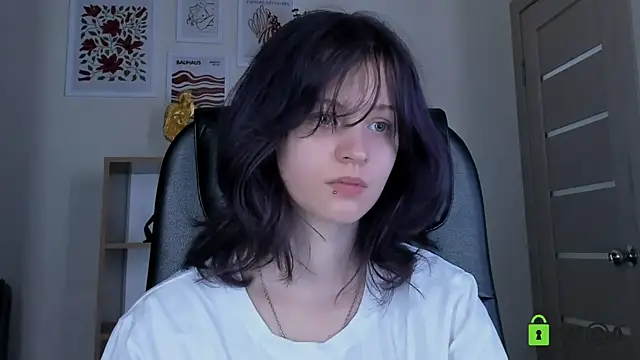 Snapshot of Alina_Mills chatting on August 2026 08:35:02 AM Alina Mills online show from August 2026 08:35:02 AM