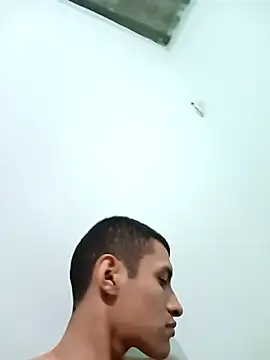 Snapshot of Rogersmit2 chatting on October 2025 03:32:01 AM Rogersmit2 online show from October 2025 03:32:01 AM