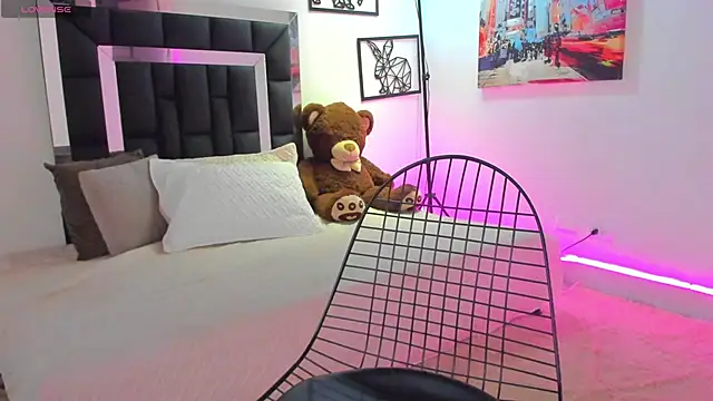 emma-hiill online show from December 2024 02:05:01 PM