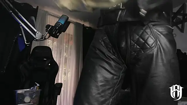 allanhurtss online show from December 2024 10:12:01 PM