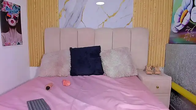 EmmyCruzZ online show from March 2025 07:48:02 PM