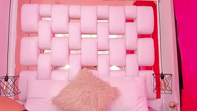 EmmyCruzZ online show from December 2025 06:56:01 PM