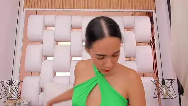 EmmyCruzZ online show from January 2026 07:19:02 PM