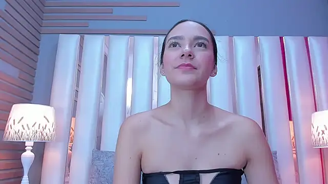 EmmyCruzZ online show from February 2026 01:37:02 PM