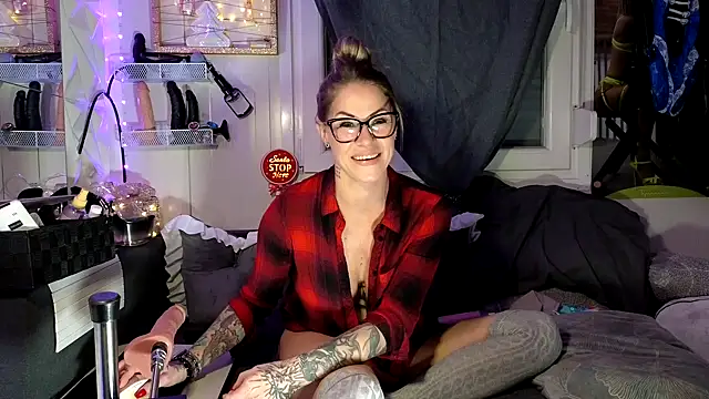 Tatjana Sue online show from December 2025 09:20:01 PM