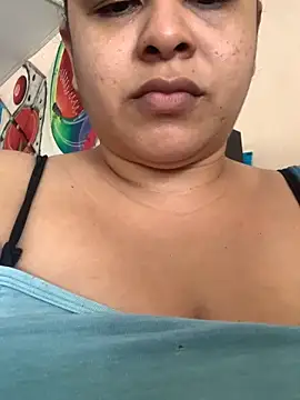 Snapshot of twocurvylatins chatting on February 2026 04:57:02 PM twocurvylatins online show from February 2026 04:57:02 PM