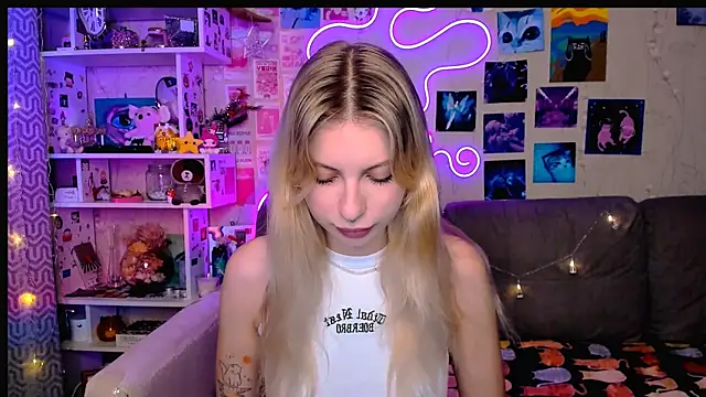 Maria Hunt online show from December 2024 03:03:02 AM