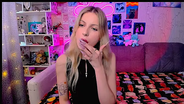 Maria Hunt online show from February 2025 03:52:02 AM