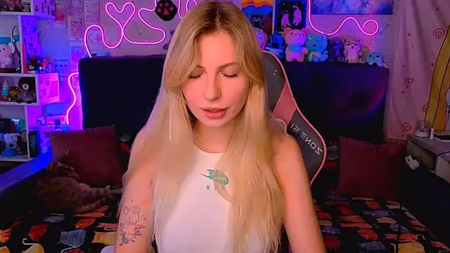 Maria Hunt online show from October 2025 04:19:02 AM