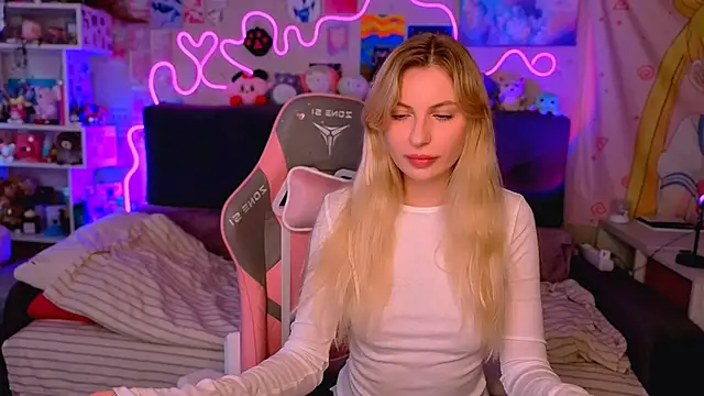 Maria Hunt online show from October 2025 05:29:01 AM