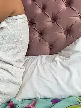 Pretty Isadora online show from November 2025 07:05:02 PM