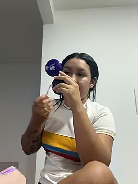 Pretty Isadora online show from March 2026 10:59:01 PM