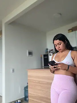 Pretty Isadora online show from April 2026 08:50:01 PM