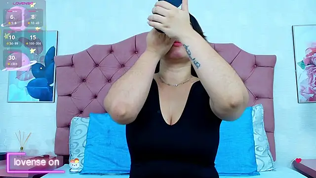 ThyaraJhons online show from November 2025 12:16:01 PM