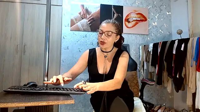 Samantabrown  online show from July 2026 11:19:02 AM