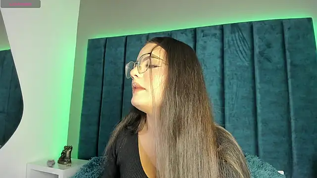 Snapshot of IsabellaGrey19 chatting on November 2025 07:29:01 PM IsabellaGrey19 online show from November 2025 07:29:01 PM