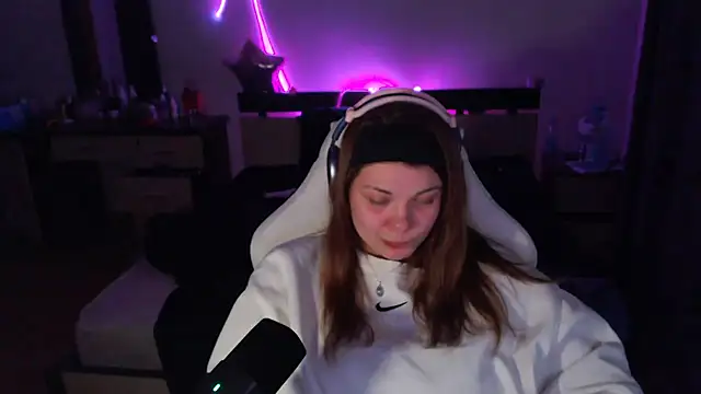 helengilmor online show from December 2025 08:14:02 PM