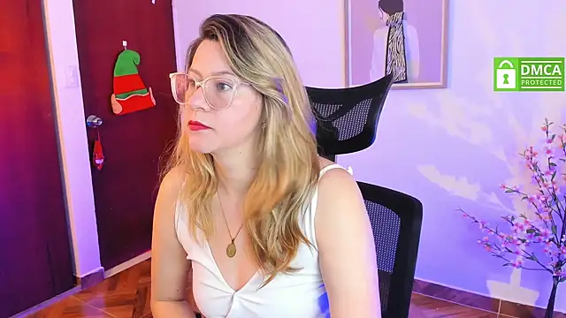 Snapshot of Chanelll_Taylorr_ chatting on December 2024 01:54:02 PM Chanelll Taylorr online show from December 2024 01:54:02 PM