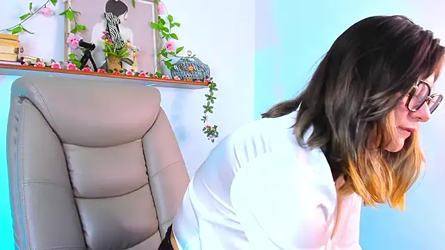 Chanelll Taylorr  online show from March 2026 12:56:02 PM