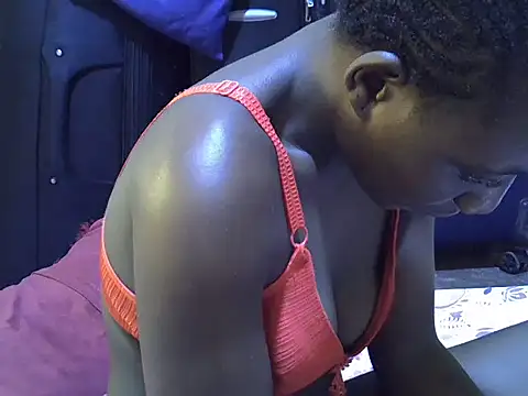 Adaline-Paris online show from October 2025 07:27:02 AM