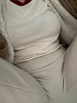 Milk Mom99 online show from November 2025 02:32:01 AM