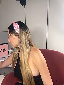 nakary00 online show from November 2025 12:09:02 AM