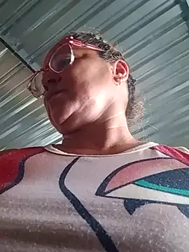 Snapshot of natally_ross21 chatting on February 2025 02:00:02 PM natally ross21 online show from February 2025 02:00:02 PM