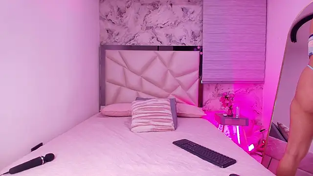 kendal rossi online show from April 2026 03:00:02 AM