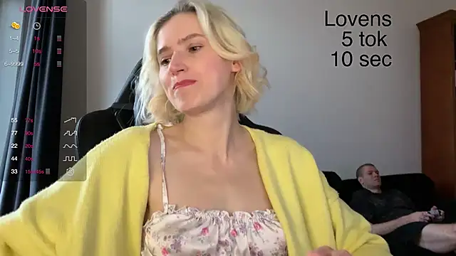 Snapshot of Sexy_Sweets chatting on October 2025 07:41:02 AM Sexy Sweets online show from October 2025 07:41:02 AM