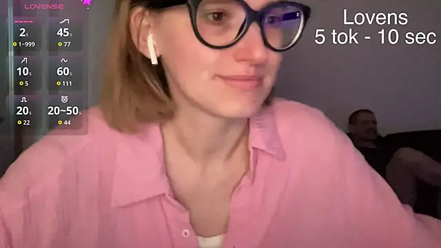 Snapshot of Sexy_Sweets chatting on June 2026 12:04:02 AM Sexy Sweets online show from June 2026 12:04:02 AM
