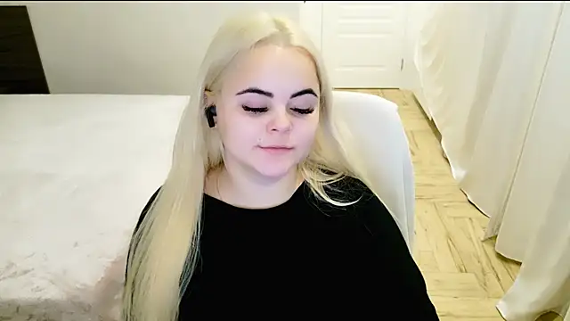 lovely-eyes online show from December 2024 07:43:02 PM