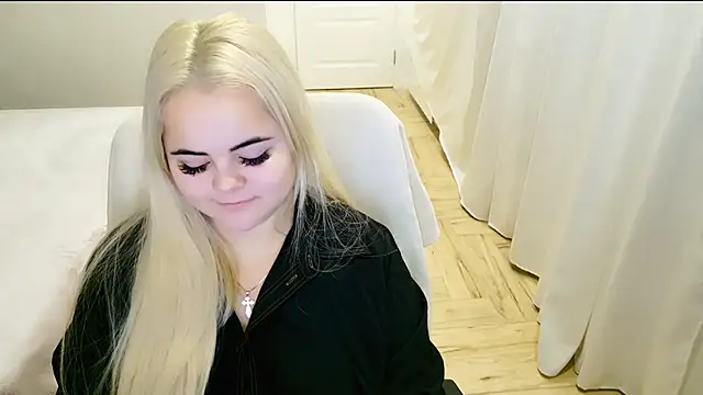 lovely-eyes online show from December 2024 10:27:02 PM