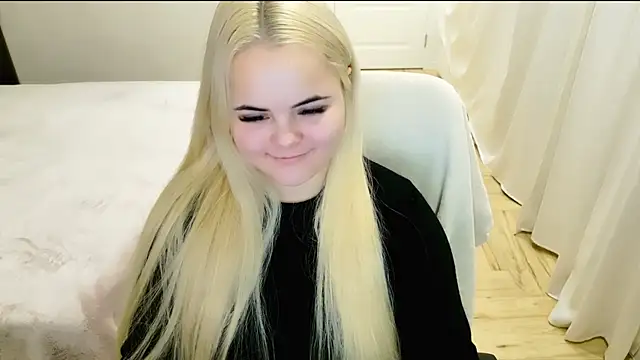 lovely-eyes online show from December 2024 08:13:01 PM