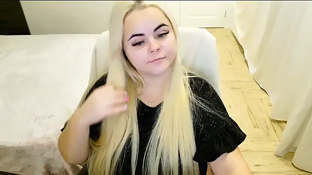 lovely-eyes online show from December 2024 08:58:02 PM