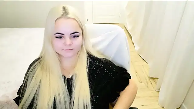 lovely-eyes online show from December 2024 12:03:02 AM