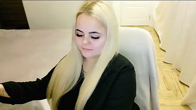 lovely-eyes online show from January 2025 02:48:02 AM