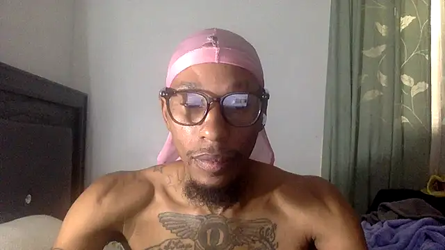 Snapshot of KingDerRico chatting on October 2025 06:18:01 PM KingDerRico online show from October 2025 06:18:01 PM