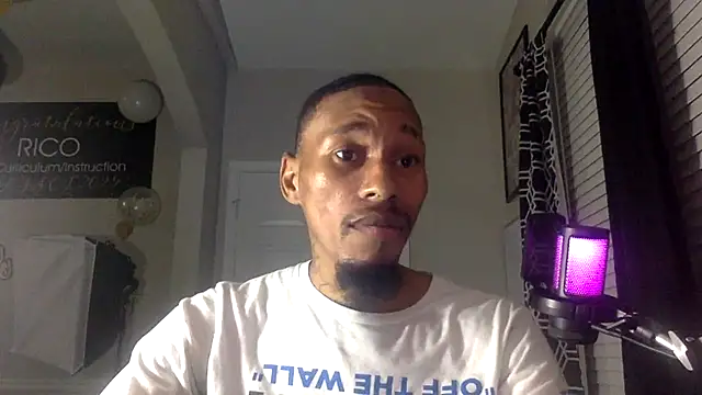 Snapshot of KingDerRico chatting on January 2026 01:09:02 AM KingDerRico online show from January 2026 01:09:02 AM