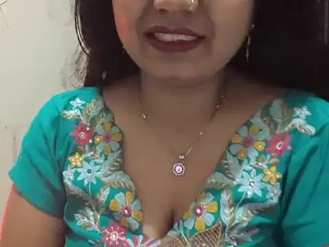 Snapshot of Gulaboo_bhabi chatting on January 2025 11:21:01 PM Gulaboo bhabi online show from January 2025 11:21:01 PM