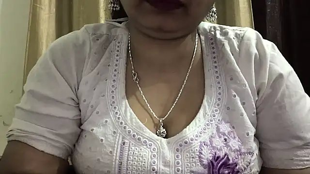 Snapshot of Gulaboo_bhabi chatting on February 2025 03:39:02 PM Gulaboo bhabi online show from February 2025 03:39:02 PM