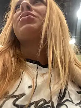 Snapshot of Sweet___Emily chatting on December 2024 02:28:01 PM Sweet Emily online show from December 2024 02:28:01 PM