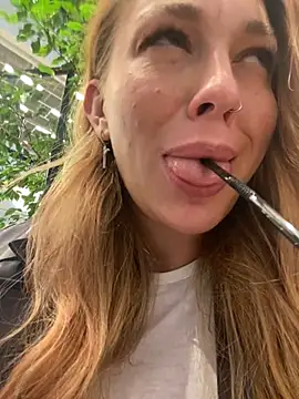 Snapshot of Sweet___Emily chatting on December 2024 02:44:01 PM Sweet Emily online show from December 2024 02:44:01 PM