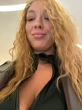 Snapshot of Sweet___Emily chatting on December 2024 02:57:02 PM Sweet Emily online show from December 2024 02:57:02 PM