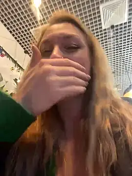 Snapshot of Sweet___Emily chatting on December 2024 02:16:01 PM Sweet Emily online show from December 2024 02:16:01 PM