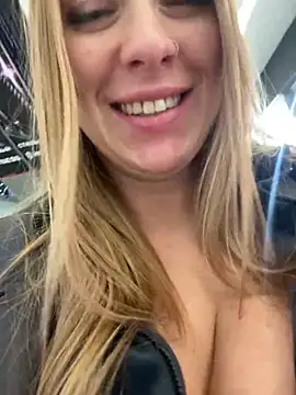 Snapshot of Sweet___Emily chatting on January 2025 03:21:01 PM Sweet Emily online show from January 2025 03:21:01 PM