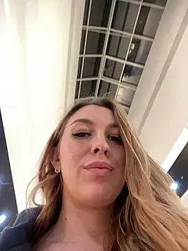 Snapshot of Sweet___Emily chatting on January 2025 05:42:02 PM Sweet Emily online show from January 2025 05:42:02 PM