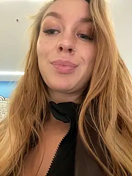 Snapshot of Sweet___Emily chatting on February 2025 05:07:01 PM Sweet Emily online show from February 2025 05:07:01 PM