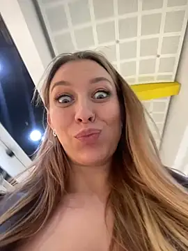 Snapshot of Sweet___Emily chatting on February 2025 03:27:01 PM Sweet Emily online show from February 2025 03:27:01 PM