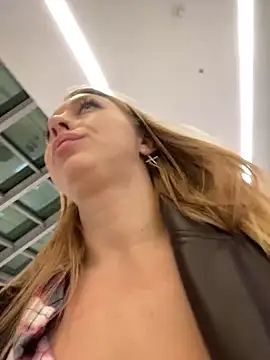 Snapshot of Sweet___Emily chatting on February 2025 05:59:01 PM Sweet Emily online show from February 2025 05:59:01 PM